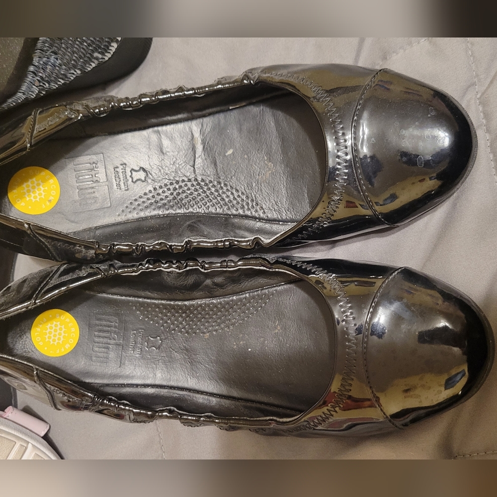 FitFlop size 9 black flats